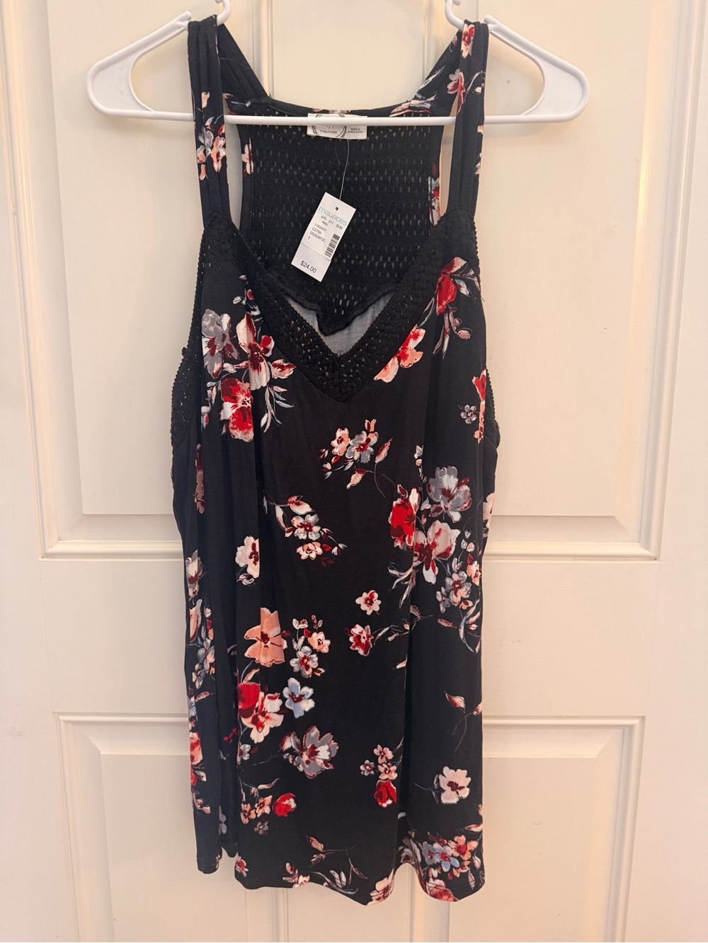 Maurices 24/7 black floral tank top with lace detail women’s size 1 NWT